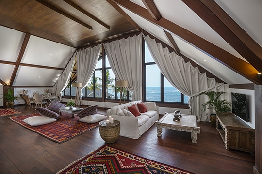 Tirtha Bayu Villa II - Honeymoon Suite sitting area